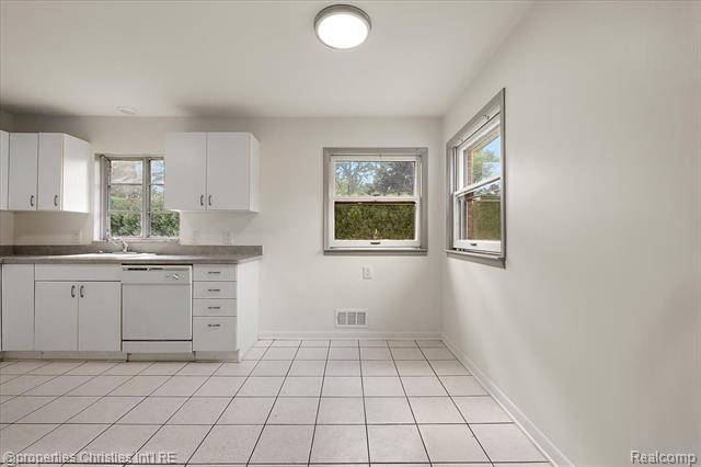 Builiding view fourteen for 6030 Lahser, Bloomfield Hills, MI. 48301