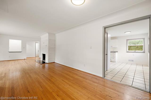 Builiding view nine for 6030 Lahser, Bloomfield Hills, MI. 48301