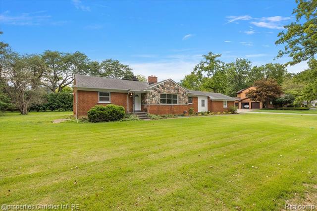 Builiding view one for 6030 Lahser, Bloomfield Hills, MI. 48301