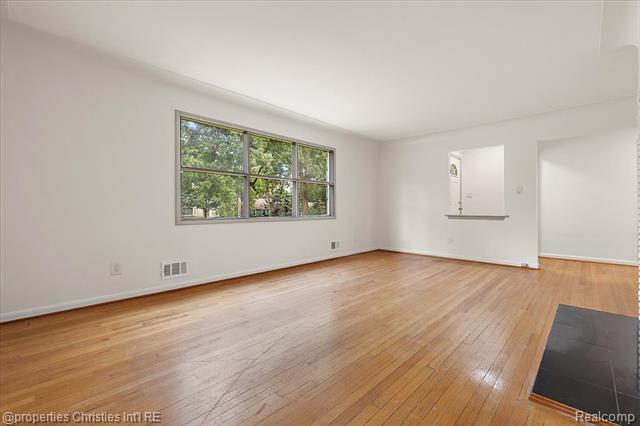 Builiding view seven for 6030 Lahser, Bloomfield Hills, MI. 48301