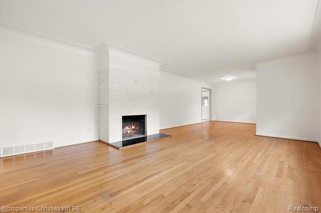 Builiding view six for 6030 Lahser, Bloomfield Hills, MI. 48301