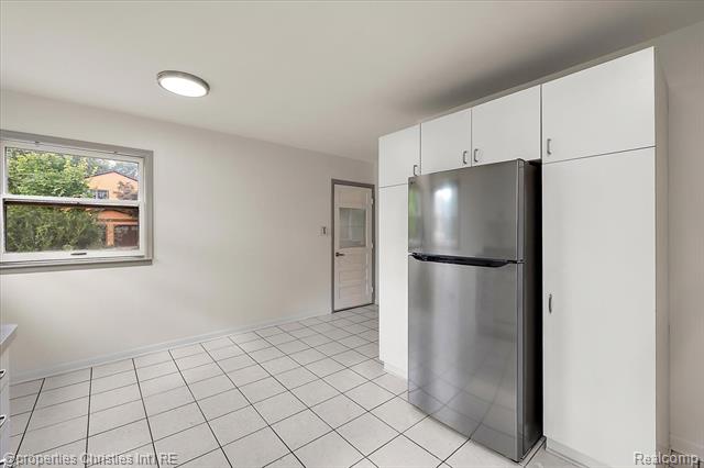 Builiding view thirteen for 6030 Lahser, Bloomfield Hills, MI. 48301