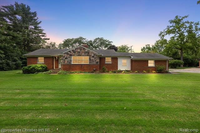 Builiding view thirty one for 6030 Lahser, Bloomfield Hills, MI. 48301