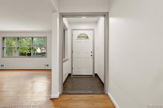 Builiding view three for 6030 Lahser, Bloomfield Hills, MI. 48301