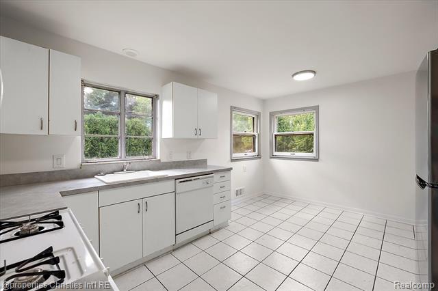 Builiding view twelve for 6030 Lahser, Bloomfield Hills, MI. 48301