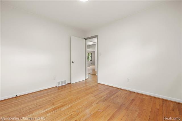 Builiding view twenty four for 6030 Lahser, Bloomfield Hills, MI. 48301