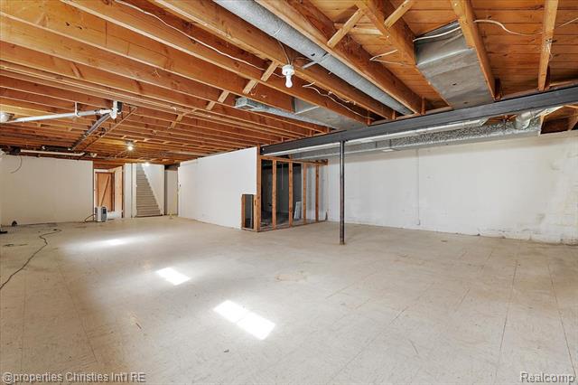 Builiding view twenty nine for 6030 Lahser, Bloomfield Hills, MI. 48301