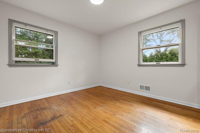 Builiding view twenty one for 6030 Lahser, Bloomfield Hills, MI. 48301