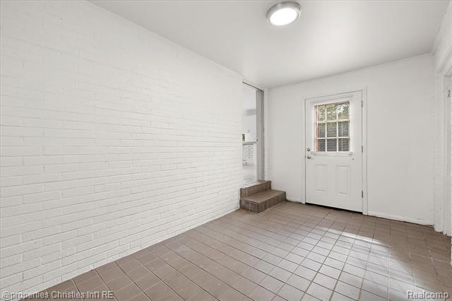 Builiding view twenty seven for 6030 Lahser, Bloomfield Hills, MI. 48301