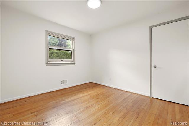 Builiding view twenty three for 6030 Lahser, Bloomfield Hills, MI. 48301