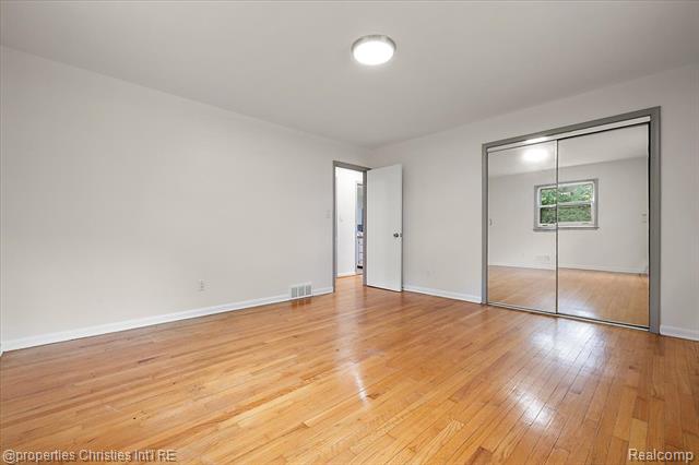 Builiding view twenty for 6030 Lahser, Bloomfield Hills, MI. 48301