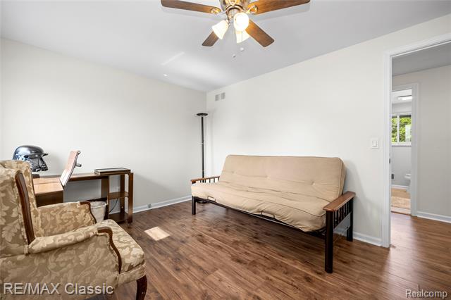 Builiding view fifty two for 5651 Warrenshire, West Bloomfield, MI. 48322