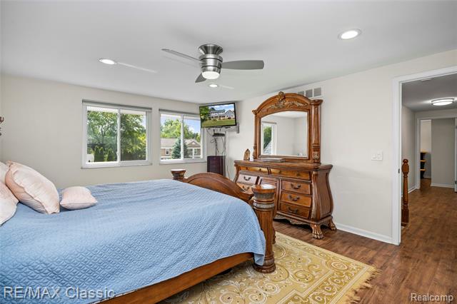 Builiding view forty six for 5651 Warrenshire, West Bloomfield, MI. 48322