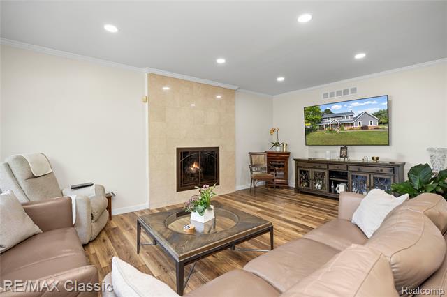 Builiding view forty two for 5651 Warrenshire, West Bloomfield, MI. 48322