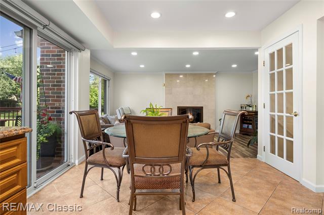 Builiding view forty for 5651 Warrenshire, West Bloomfield, MI. 48322
