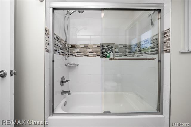 Builiding view sixty one for 5651 Warrenshire, West Bloomfield, MI. 48322