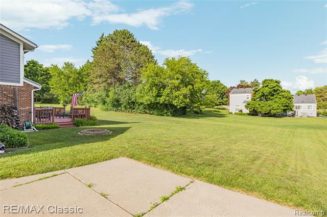 Builiding view thirteen for 5651 Warrenshire, West Bloomfield, MI. 48322