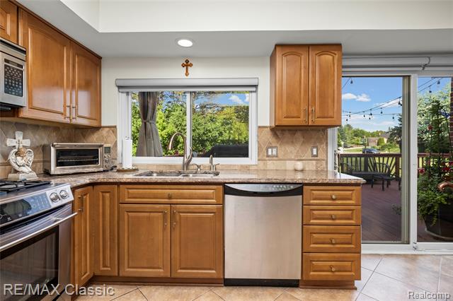 Builiding view thirty four for 5651 Warrenshire, West Bloomfield, MI. 48322