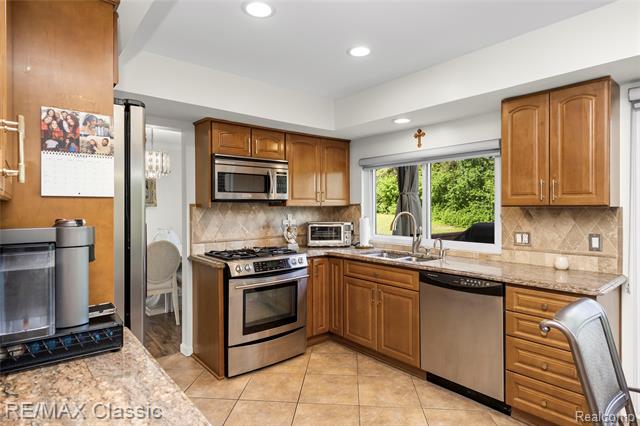 Builiding view thirty six for 5651 Warrenshire, West Bloomfield, MI. 48322
