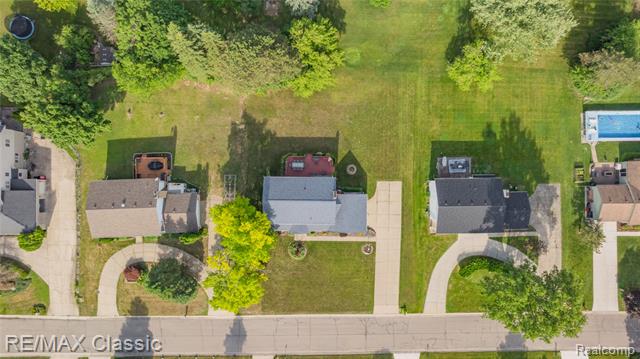 Builiding view two for 5651 Warrenshire, West Bloomfield, MI. 48322