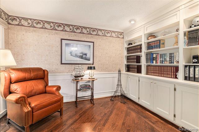 Builiding view eight for 4597 Broughton, Bloomfield Hills, MI. 48301