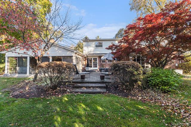 Builiding view forty nine for 4597 Broughton, Bloomfield Hills, MI. 48301