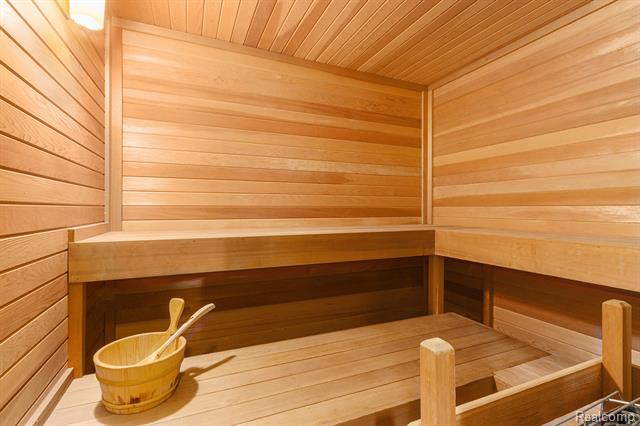 Builiding view forty one for 4597 Broughton, Bloomfield Hills, MI. 48301