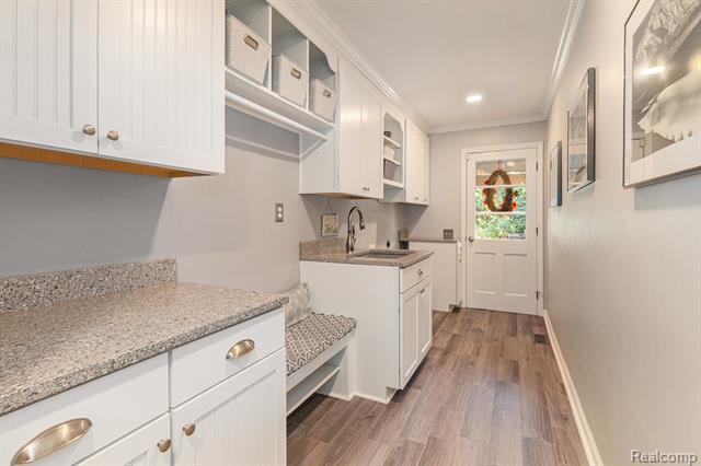 Builiding view forty two for 4597 Broughton, Bloomfield Hills, MI. 48301