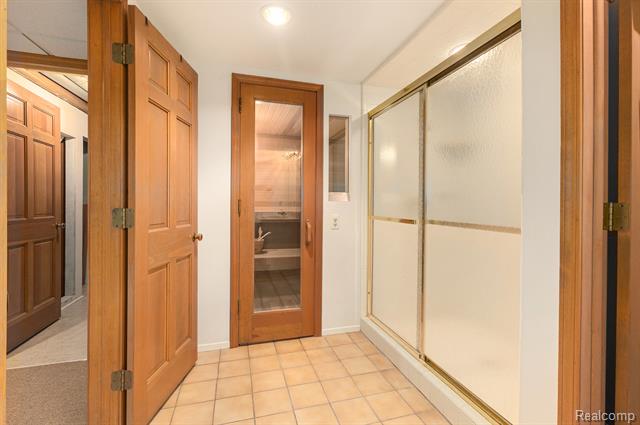 Builiding view forty for 4597 Broughton, Bloomfield Hills, MI. 48301