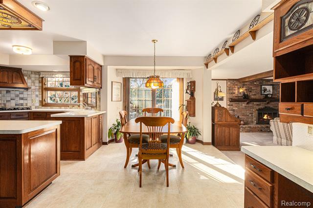 Builiding view seventeen for 4597 Broughton, Bloomfield Hills, MI. 48301