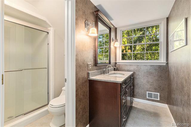 Builiding view thirty three for 4597 Broughton, Bloomfield Hills, MI. 48301