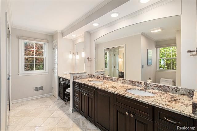 Builiding view twenty five for 4597 Broughton, Bloomfield Hills, MI. 48301