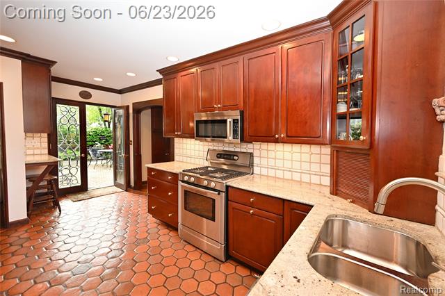 Builiding view fifteen for 680 Wimbleton, Birmingham, MI. 48009