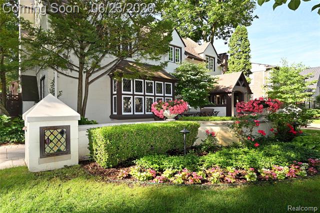 Builiding view fifty for 680 Wimbleton, Birmingham, MI. 48009
