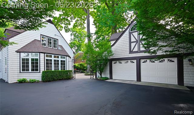 Builiding view forty nine for 680 Wimbleton, Birmingham, MI. 48009