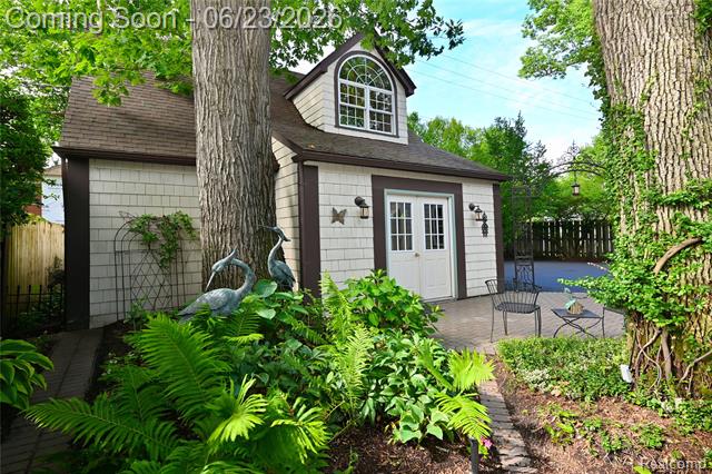 Builiding view forty seven for 680 Wimbleton, Birmingham, MI. 48009
