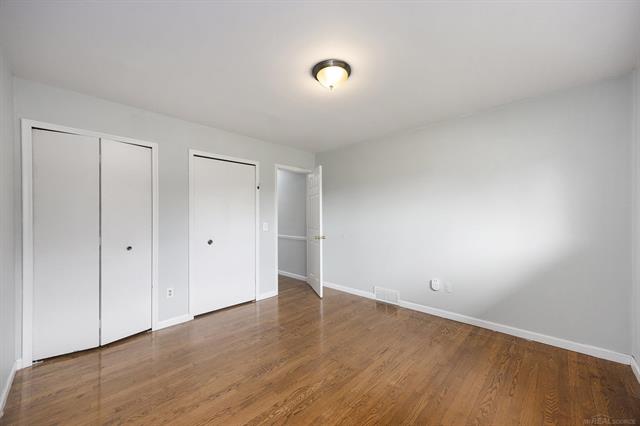 Builiding view eighteen for 2987 Chesterfield, Troy, MI. 48083