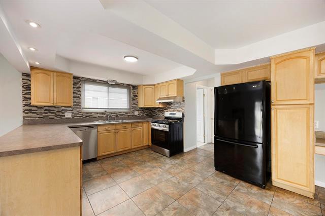 Builiding view eleven for 2987 Chesterfield, Troy, MI. 48083