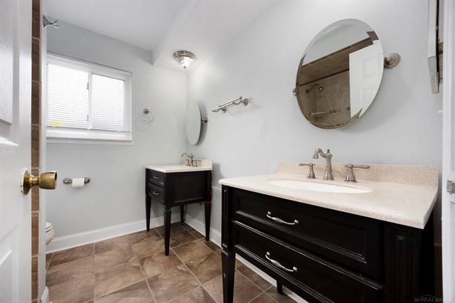 Builiding view nineteen for 2987 Chesterfield, Troy, MI. 48083