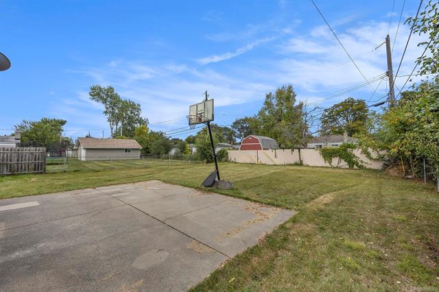 Builiding view twenty three for 2987 Chesterfield, Troy, MI. 48083