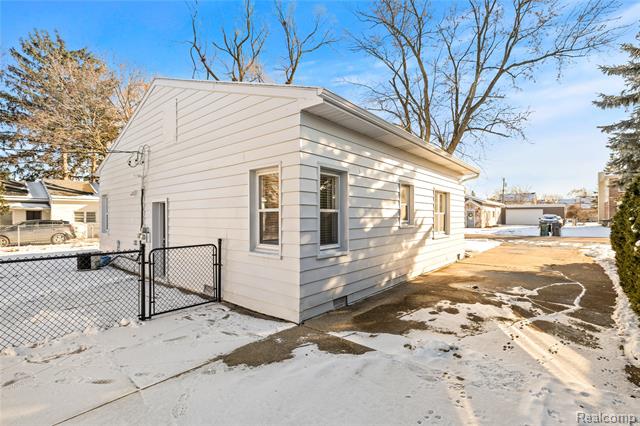 Builiding view four for 65 Algansee, Troy, MI. 48083