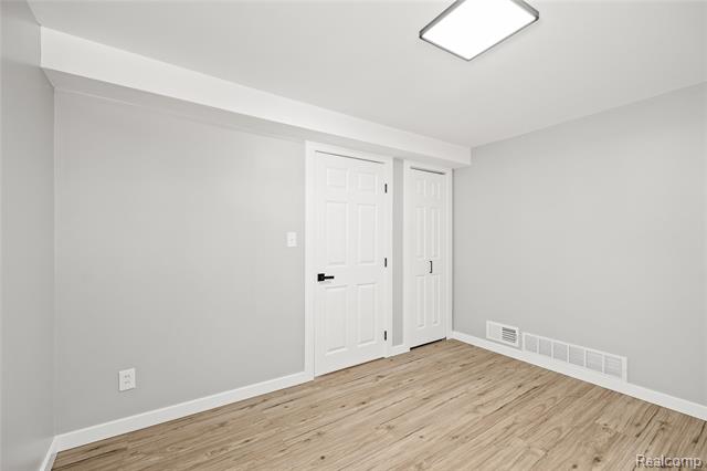 Builiding view nineteen for 65 Algansee, Troy, MI. 48083