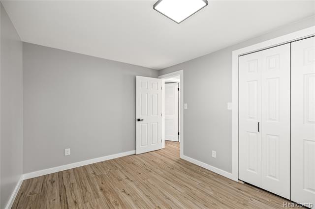 Builiding view seventeen for 65 Algansee, Troy, MI. 48083