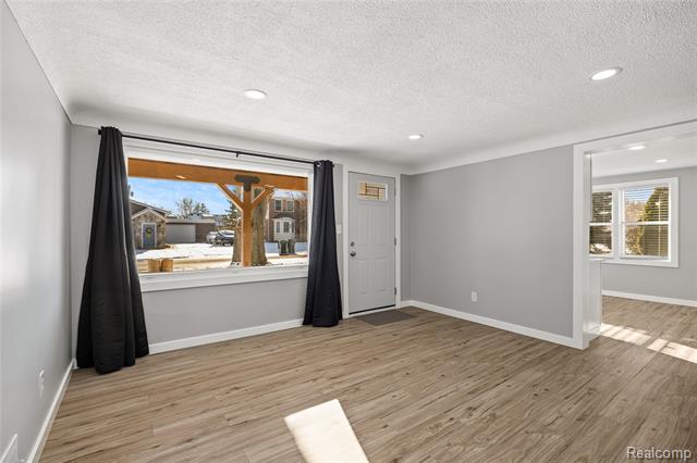 Builiding view ten for 65 Algansee, Troy, MI. 48083