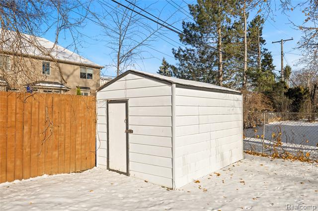 Builiding view thirty eight for 65 Algansee, Troy, MI. 48083