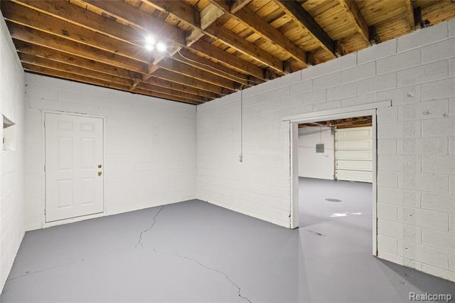 Builiding view thirty five for 65 Algansee, Troy, MI. 48083