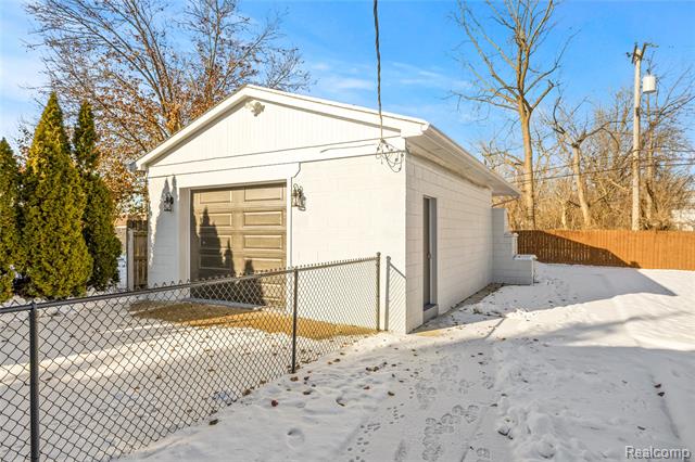 Builiding view thirty one for 65 Algansee, Troy, MI. 48083