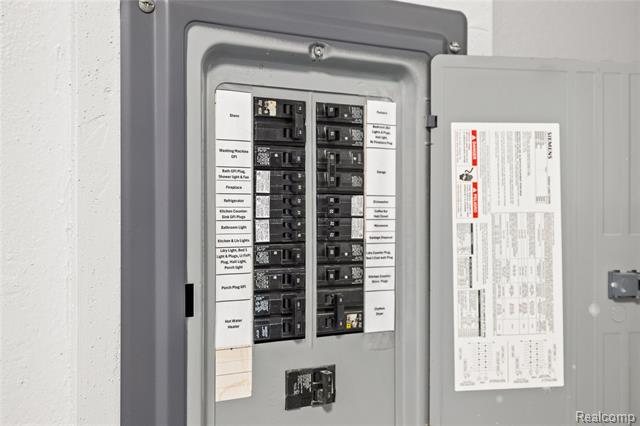 Builiding view twenty eight for 65 Algansee, Troy, MI. 48083