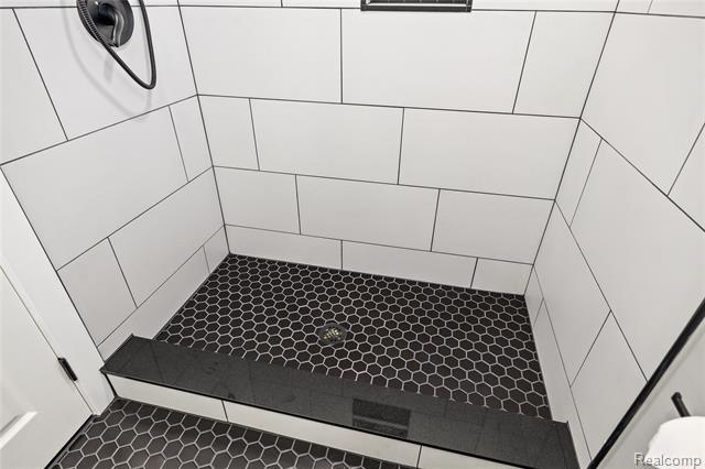 Builiding view twenty four for 65 Algansee, Troy, MI. 48083