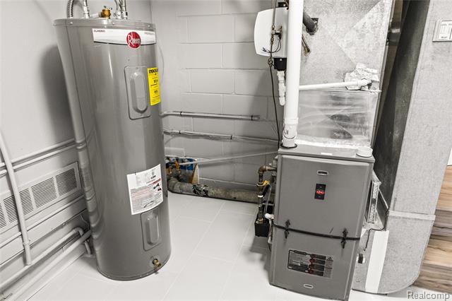 Builiding view twenty nine for 65 Algansee, Troy, MI. 48083